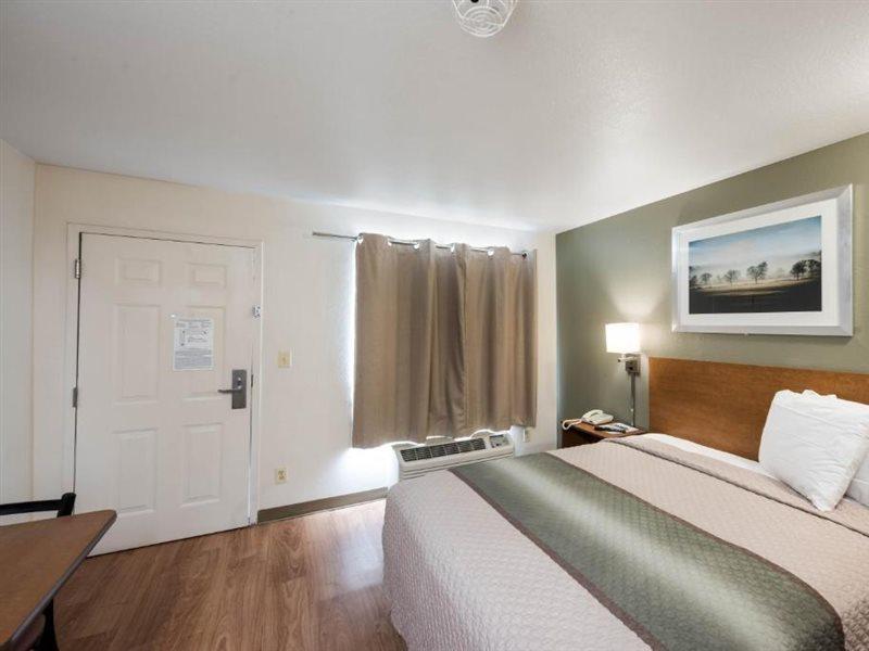 Hometowne By Red Roof Dallas - Irving