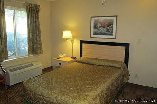 Hometowne By Red Roof Dallas - 2*