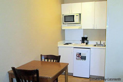 Motel Hometowne By Red Roof Dallas - Irving
